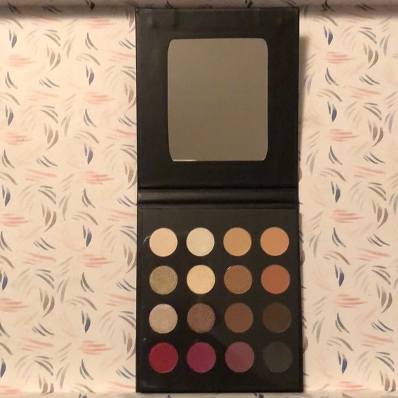 BH cosmetics 16 eyeshadow palette. NEVER USED! - Picture 2 of 5
